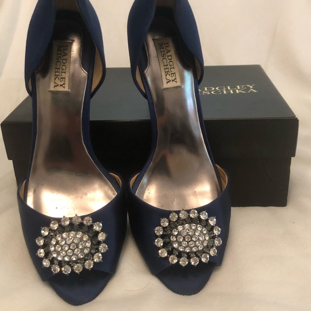 Badgley Mischka Satin Pump